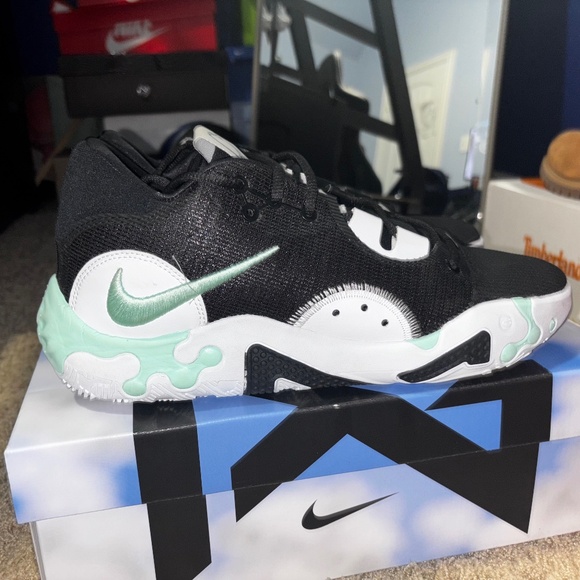 Athletic_Shoes